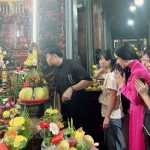 Hoa hậu Đại sứ Chu Thị Hồng Hoa dâng hương tưởng niệm Đức Thánh Trần tại Đền Bảo Lộc